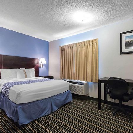 Warrington Suburban Extended Stay Hotel Naval Base Area מראה חיצוני תמונה