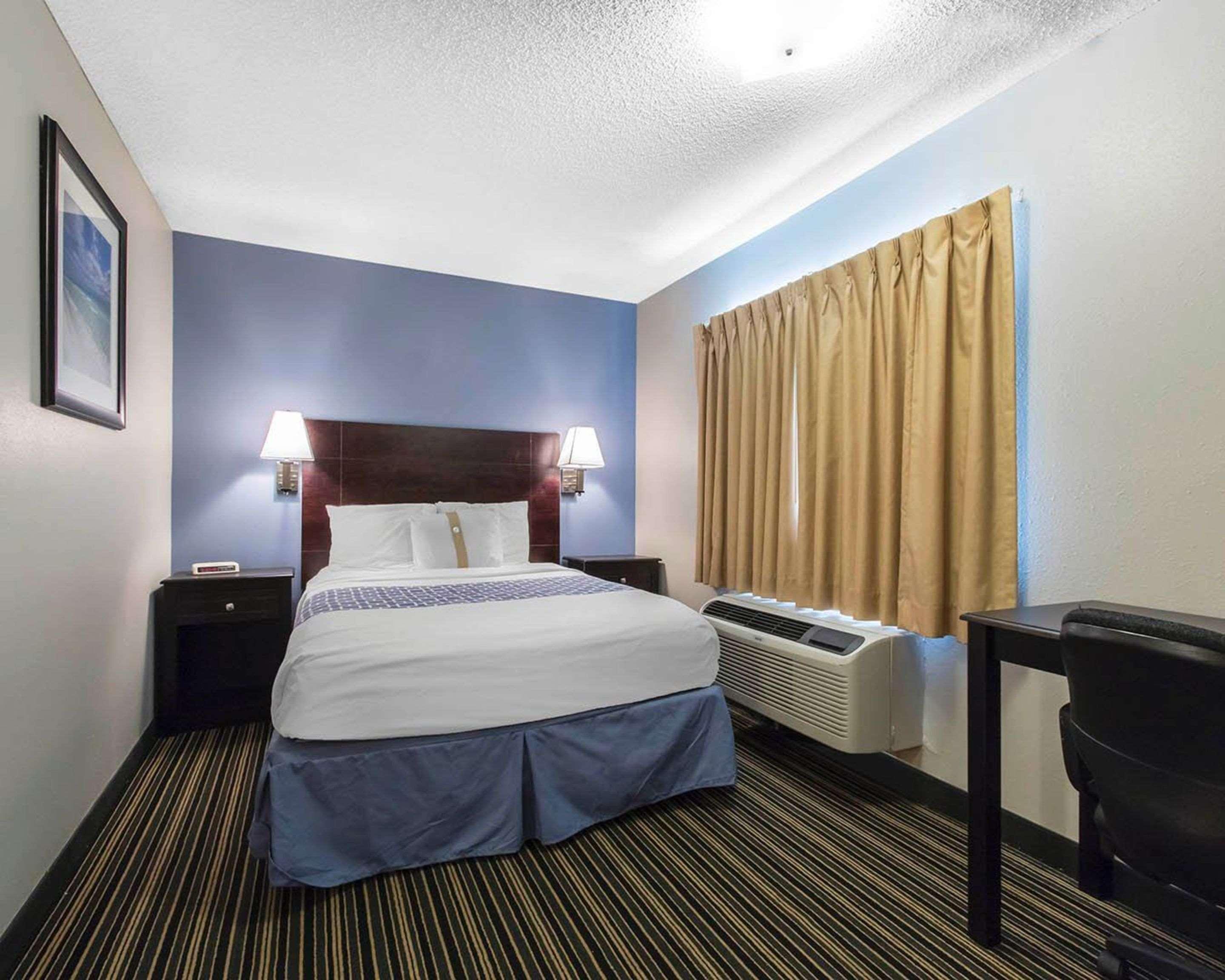 Warrington Suburban Extended Stay Hotel Naval Base Area מראה חיצוני תמונה