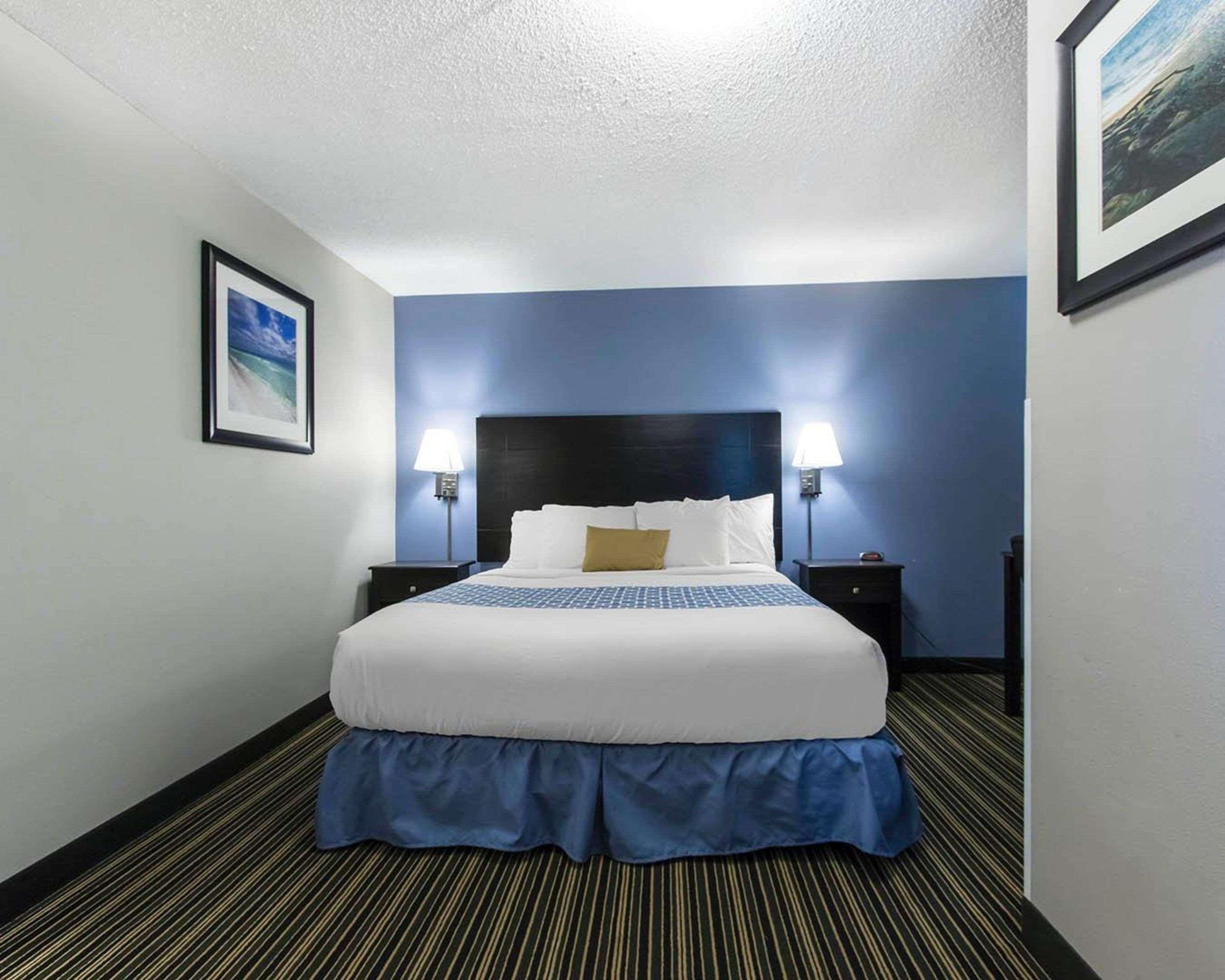 Warrington Suburban Extended Stay Hotel Naval Base Area מראה חיצוני תמונה