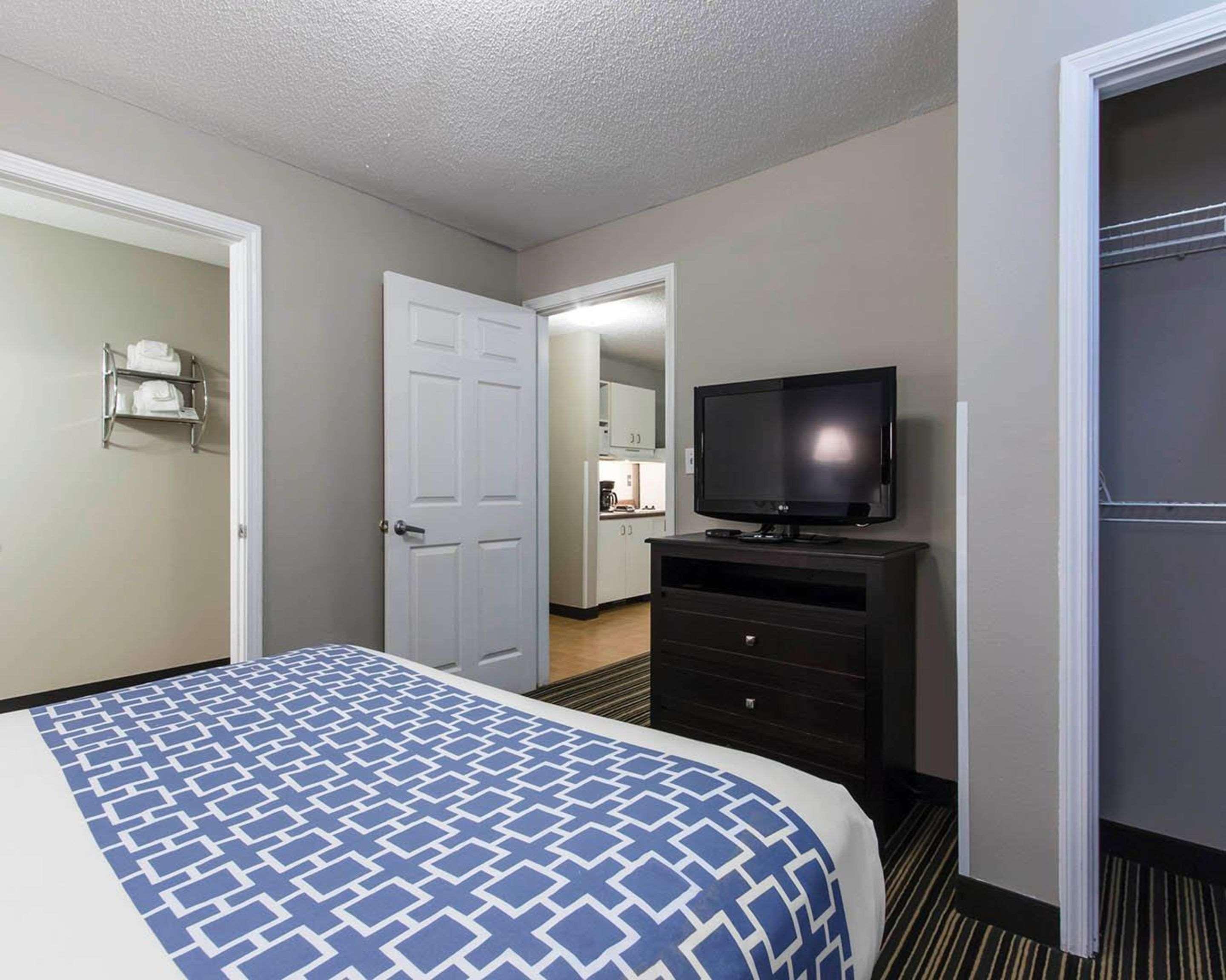 Warrington Suburban Extended Stay Hotel Naval Base Area מראה חיצוני תמונה