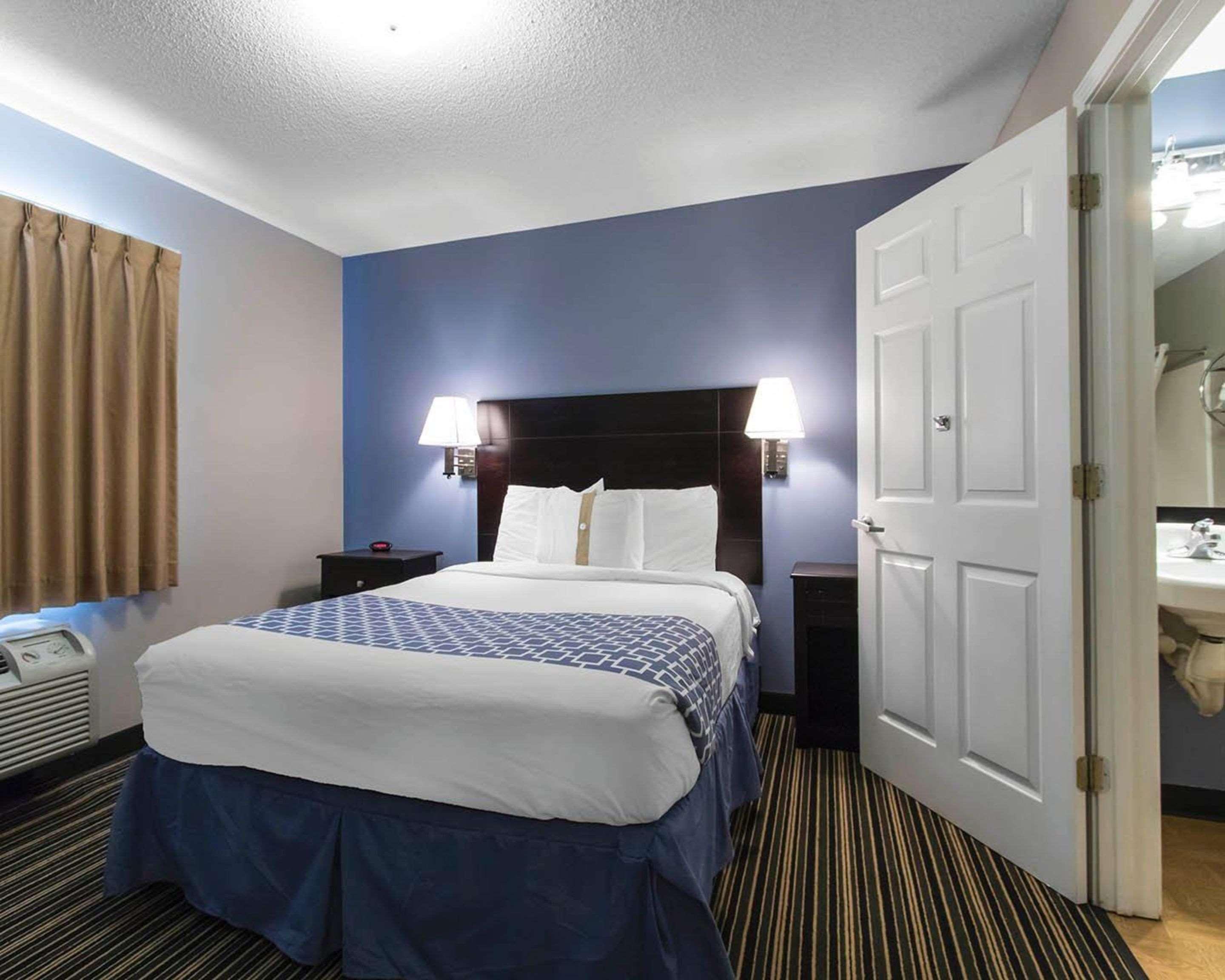 Warrington Suburban Extended Stay Hotel Naval Base Area מראה חיצוני תמונה